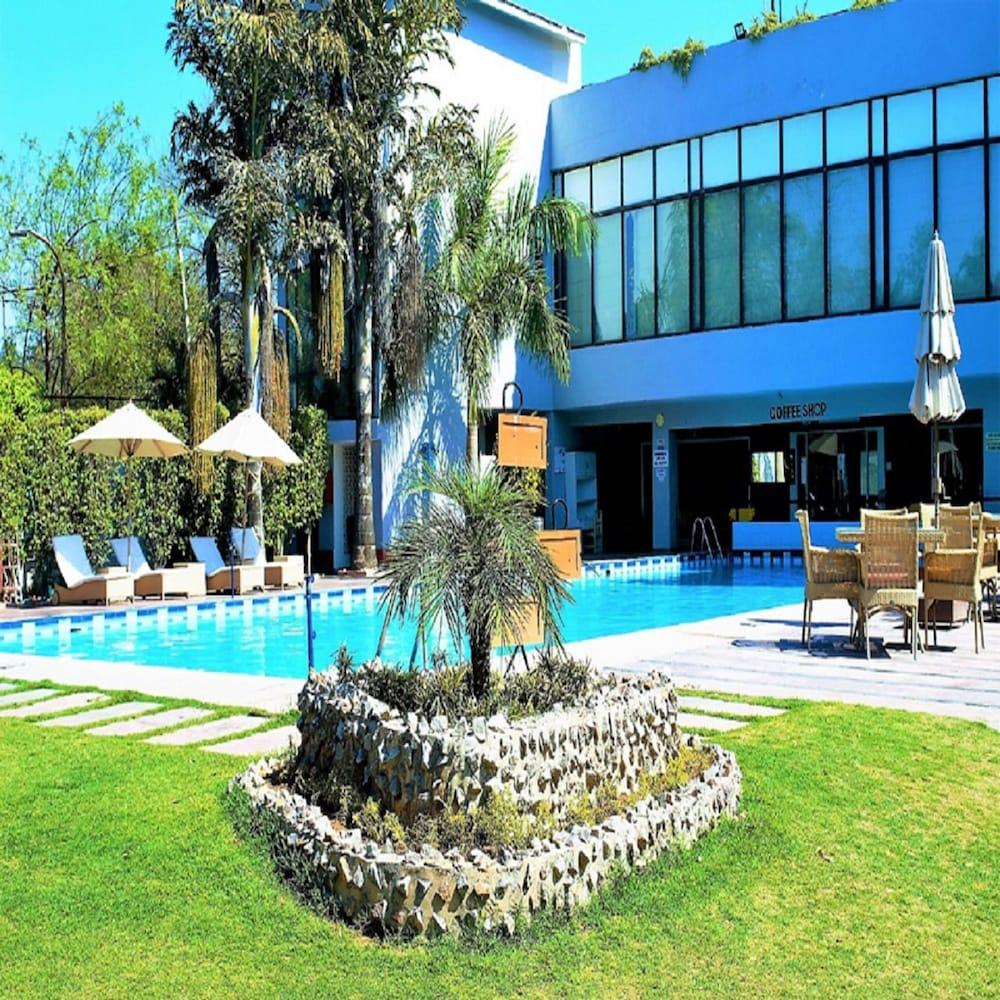Best Western Resort Country Club Gurgáon Exteriér fotografie